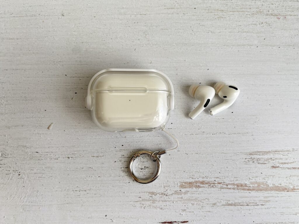 AirPods Proが置かれている様子。