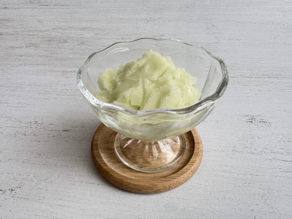 凍らせるあいす　梅あいすを器に盛ったところ