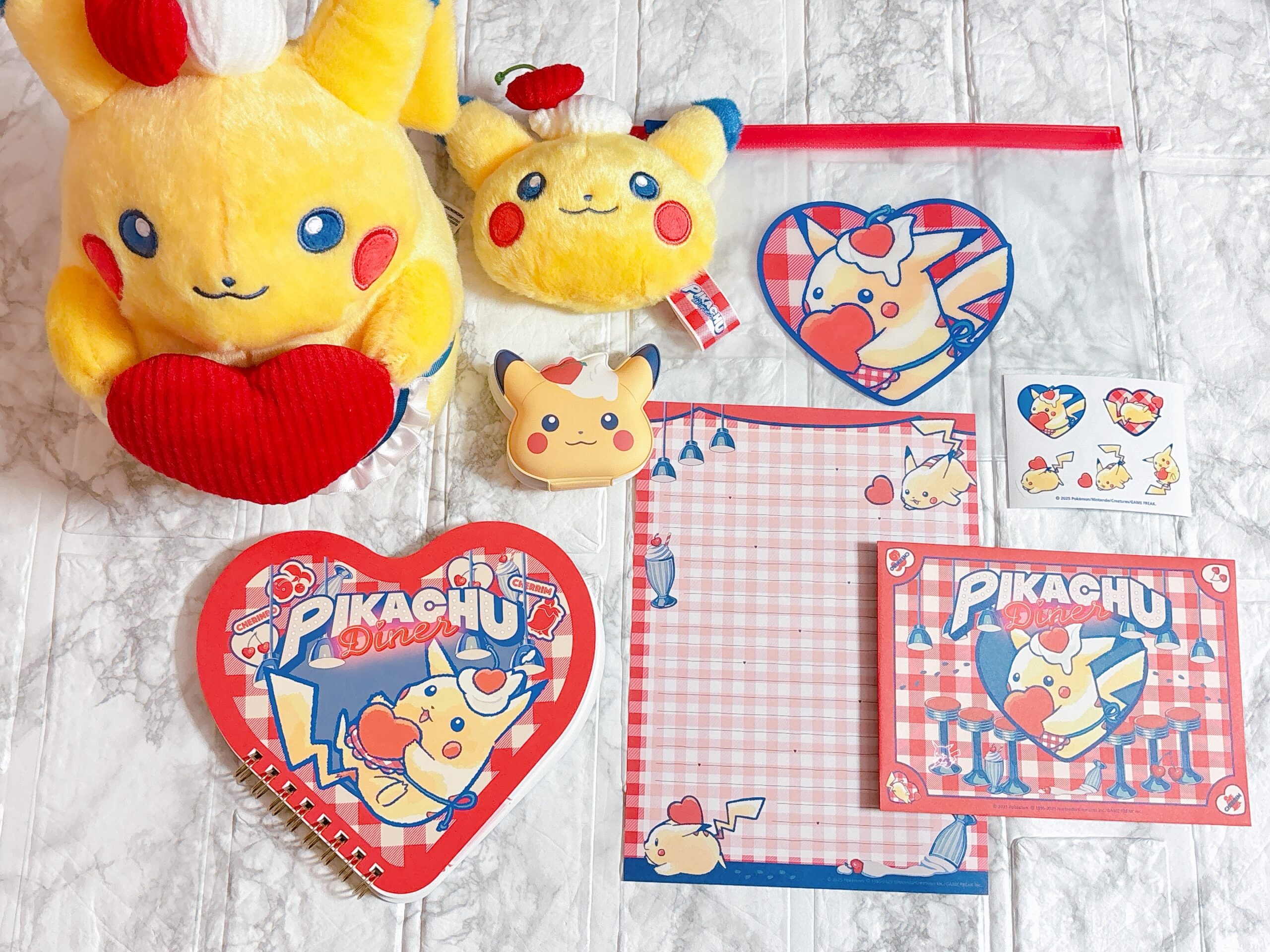 超貴重 2005年 ハローキティ USJ ピンバッジ アメリカン ダイナー 超貴重 2005年 ハローキティ USJ ピンバッジ アメリカン ダイ